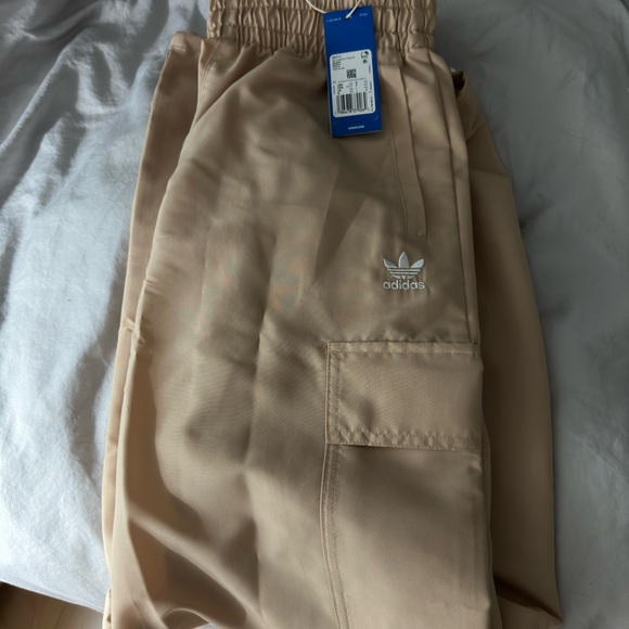 Adidas cargo pants beige brand new with tags xs - Picture 5 of 5